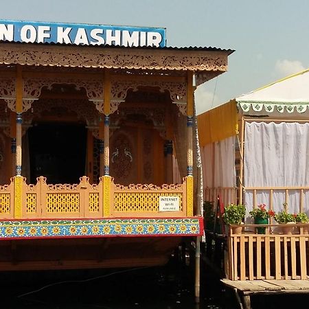 Houseboat Moon Of Kashmir Hotell Srīnagar Exteriör bild