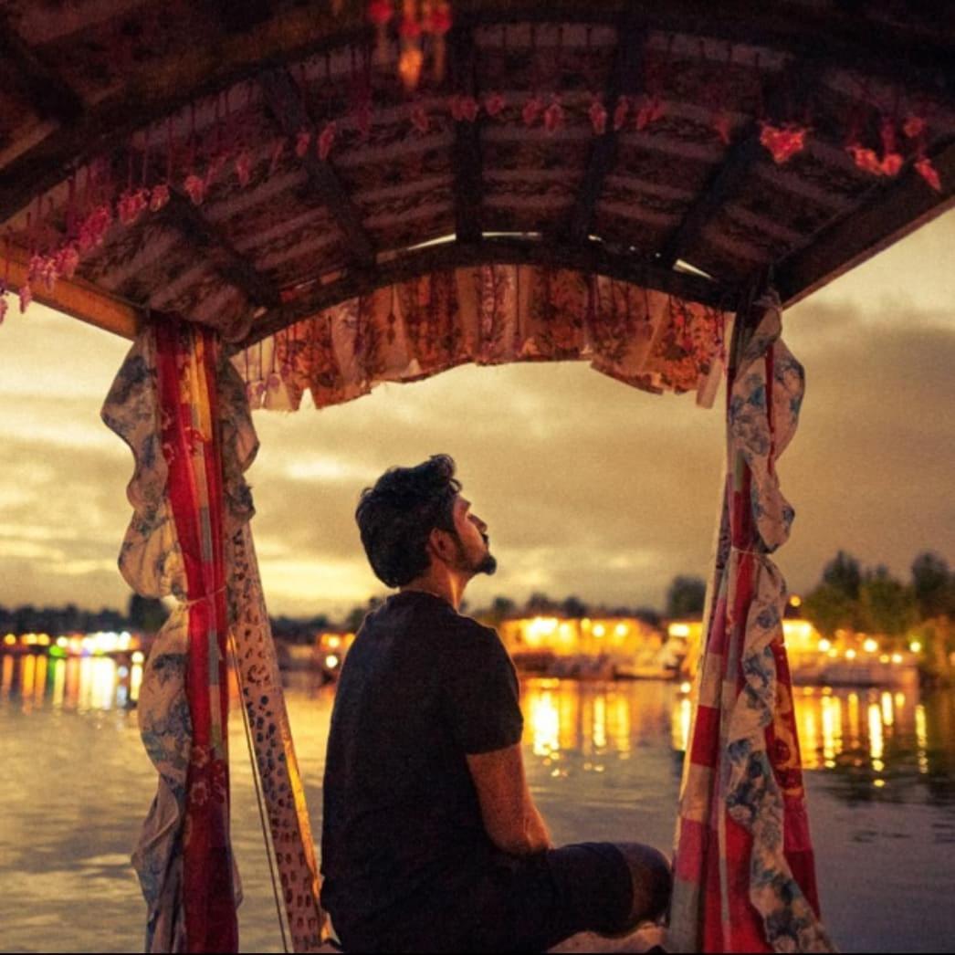 Houseboat Moon Of Kashmir Hotell Srīnagar Exteriör bild