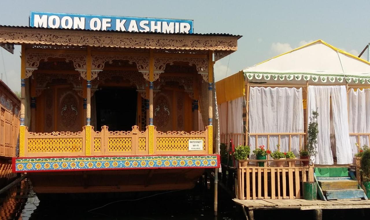 Houseboat Moon Of Kashmir Hotell Srīnagar Exteriör bild